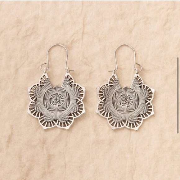 LAST PAIR: Antique silver basket weave hoop earrings - Picture 4 of 5